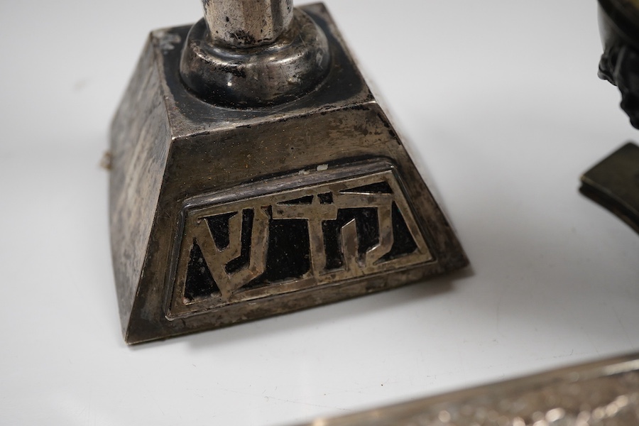 An Edwardian silver vesta case, Birmingham, 1902, 42mm, together with a small Indian white metal box, a pair of white metal Soviet? candlesticks, a plated purse, a plated belt, a hexagonal box and cover stamped MMA and a